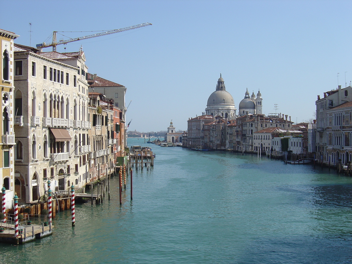 Picture Italy Venice 2005-03 330 - Waterfall Venice