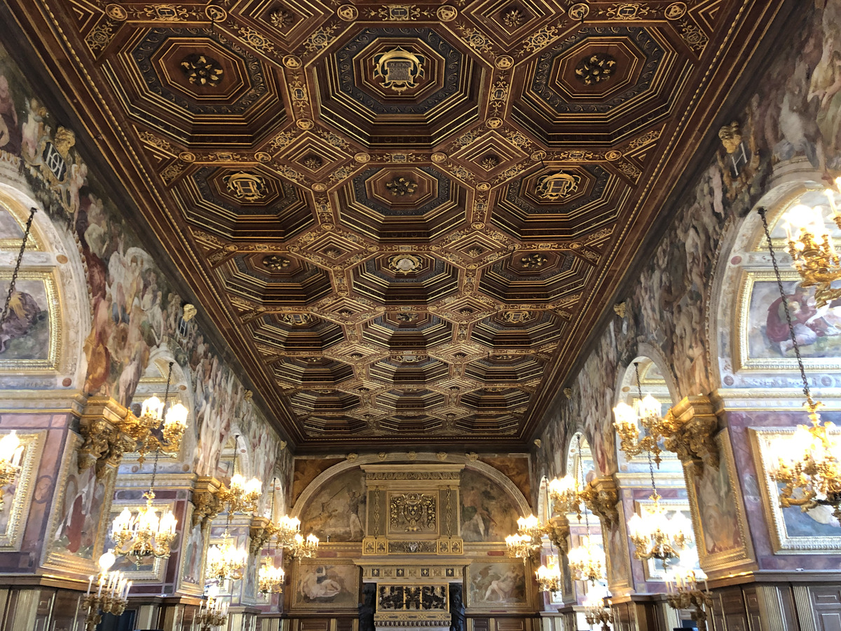 Picture France Fontainebleau 2019-04 365 - Walking Street Fontainebleau