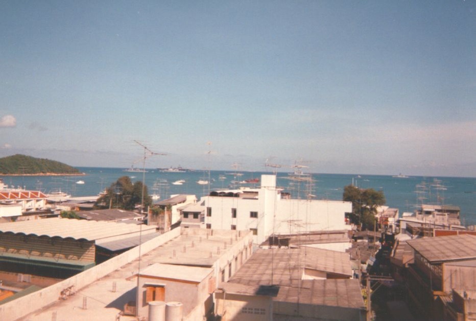 Picture Thailand Pattaya 1989-04 7 - Monument Pattaya