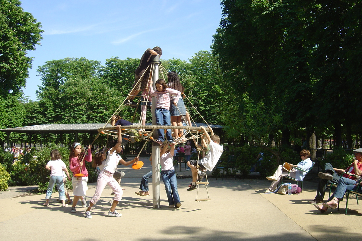 Picture France Paris Garden of Tuileries 2007-05 28 - Monument Garden of Tuileries