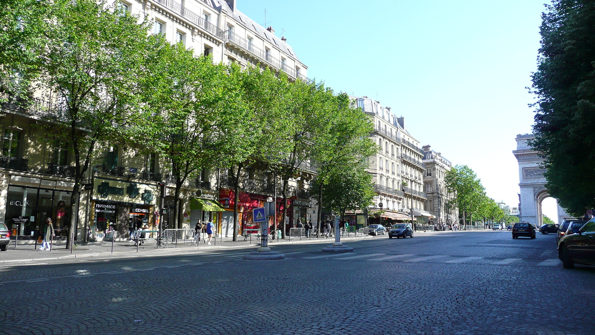 Picture France Paris 17th Arrondissement Avenue de Wagram 2007-05 4 - Savings Avenue de Wagram