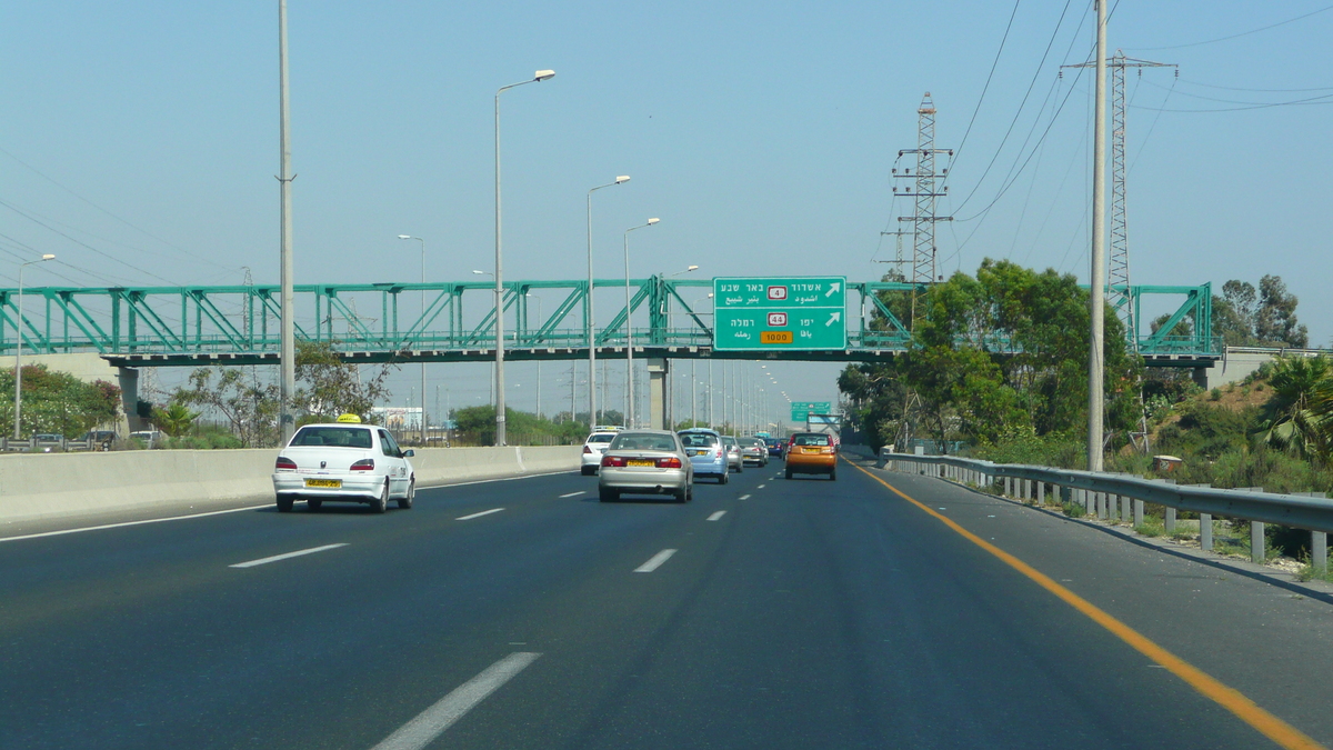 Picture Israel Tel Aviv to Ben Gurion Airport 2007-06 59 - Streets Tel Aviv to Ben Gurion Airport