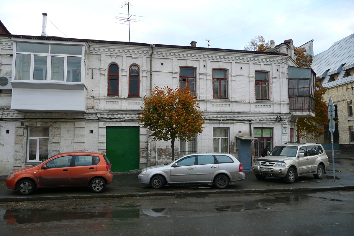 Picture Ukraine Kiev Podil 2007-11 37 - Walking Street Podil