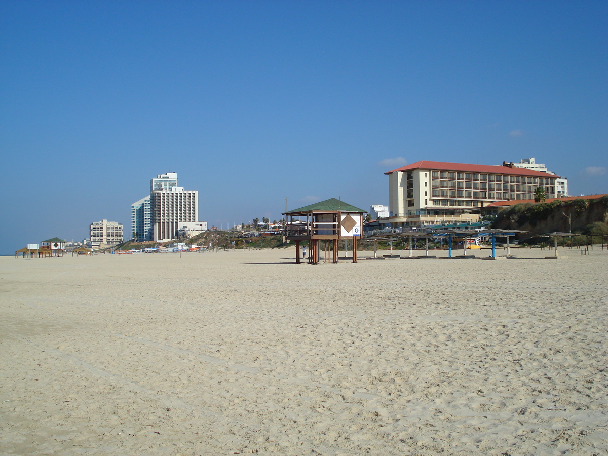 Picture Israel Herzliya 2006-12 49 - Walking Street Herzliya