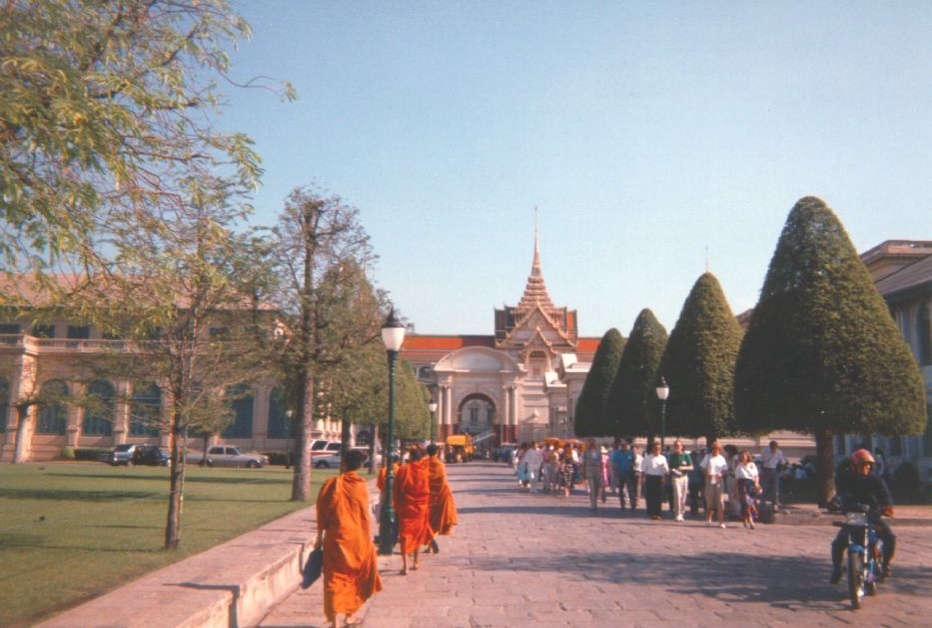 Picture Thailand Bangkok 1989-04 4 - Monument Bangkok