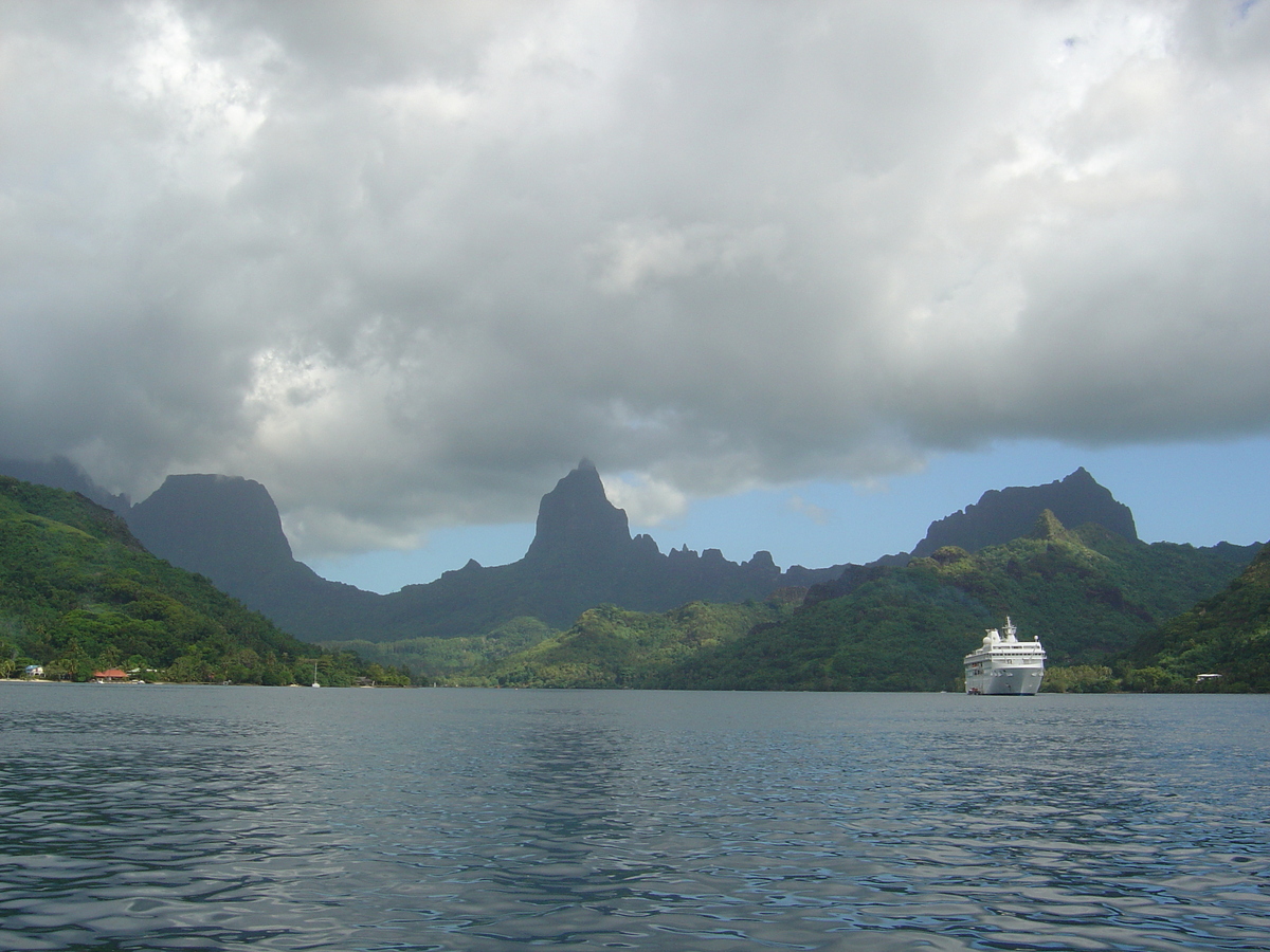 Picture Polynesia Moorea 2006-04 1 - City Sight Moorea