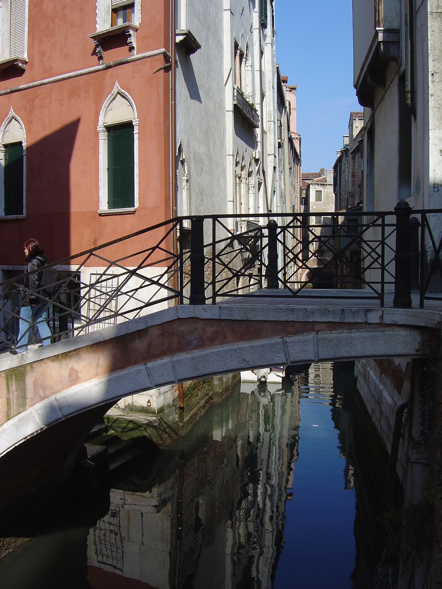 Picture Italy Venice 2005-03 281 - Waterfall Venice