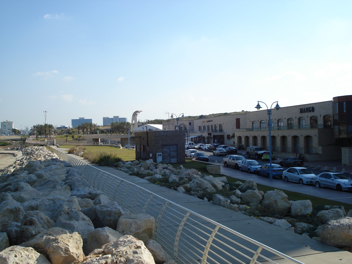 Picture Israel Herzliya 2006-12 56 - Land Herzliya