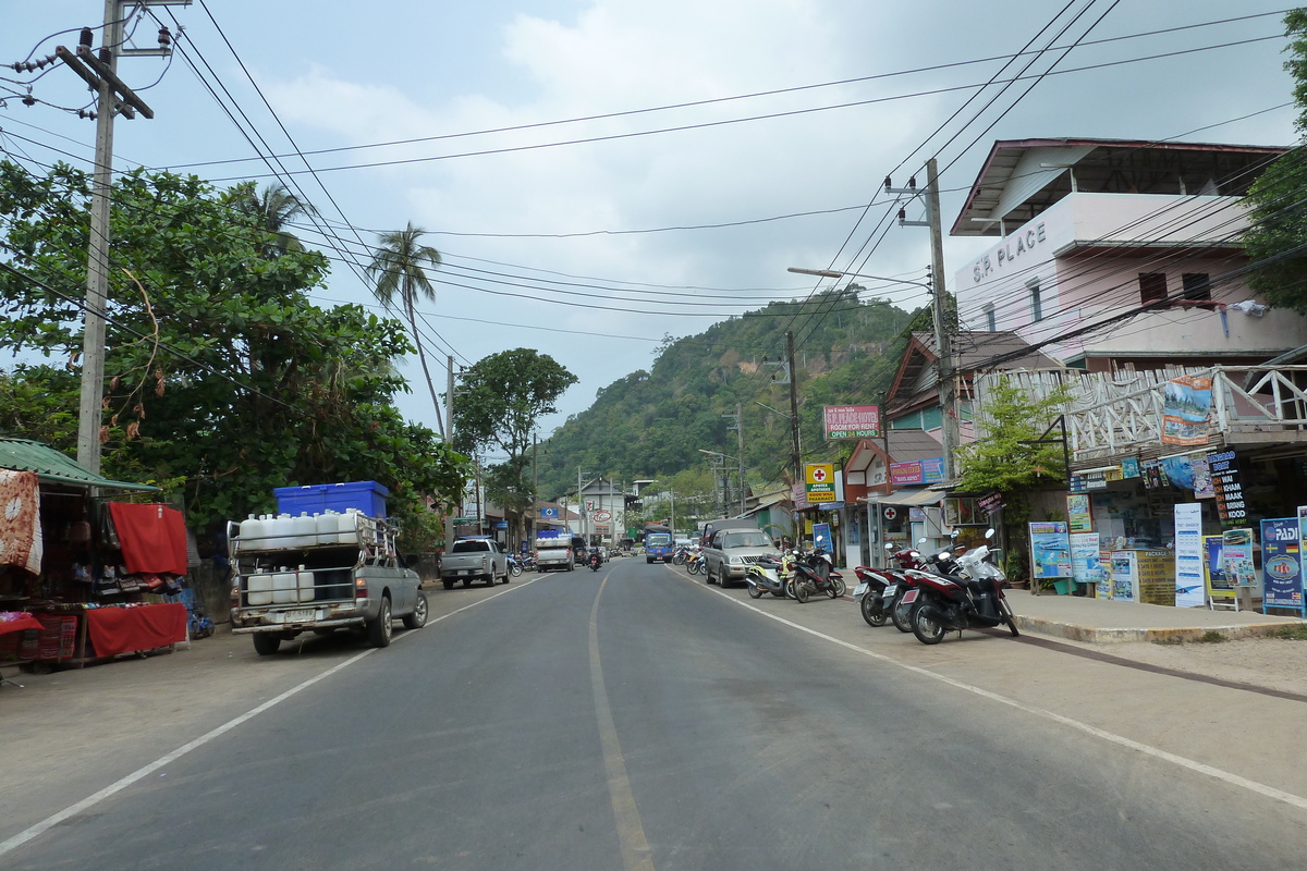 Picture Thailand Ko Chang Island road 2011-02 74 - Saving Island road