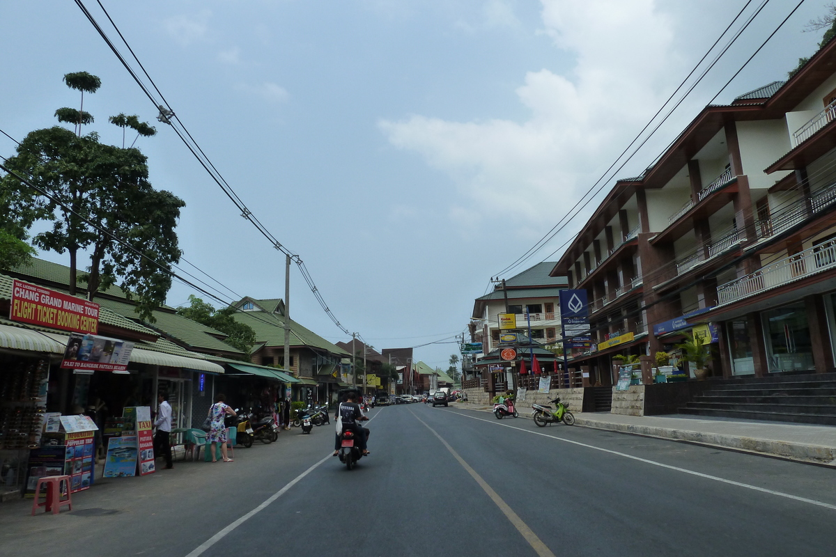 Picture Thailand Ko Chang Island road 2011-02 17 - Spring Island road