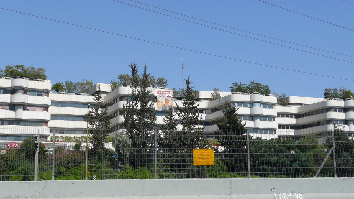 Picture Israel Tel Aviv to Ben Gurion Airport 2007-06 34 - Monument Tel Aviv to Ben Gurion Airport