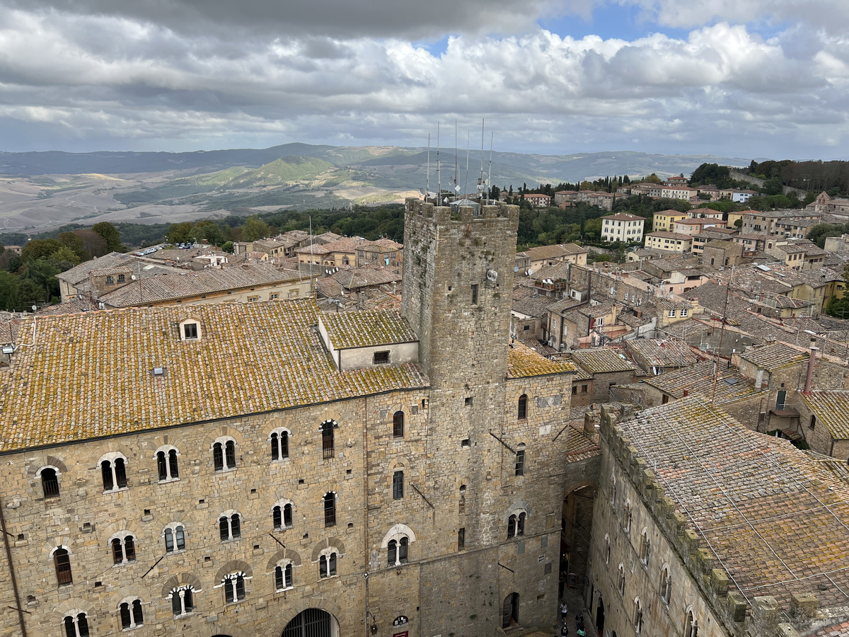 Picture Italy Volterra Palazzo dei Priori 2021-09 20 - Savings Palazzo dei Priori