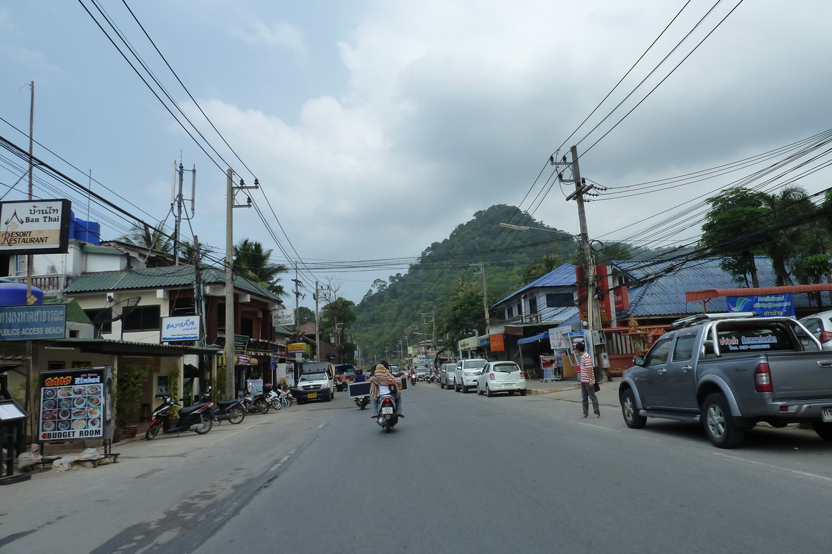 Picture Thailand Ko Chang Island road 2011-02 77 - Lake Island road