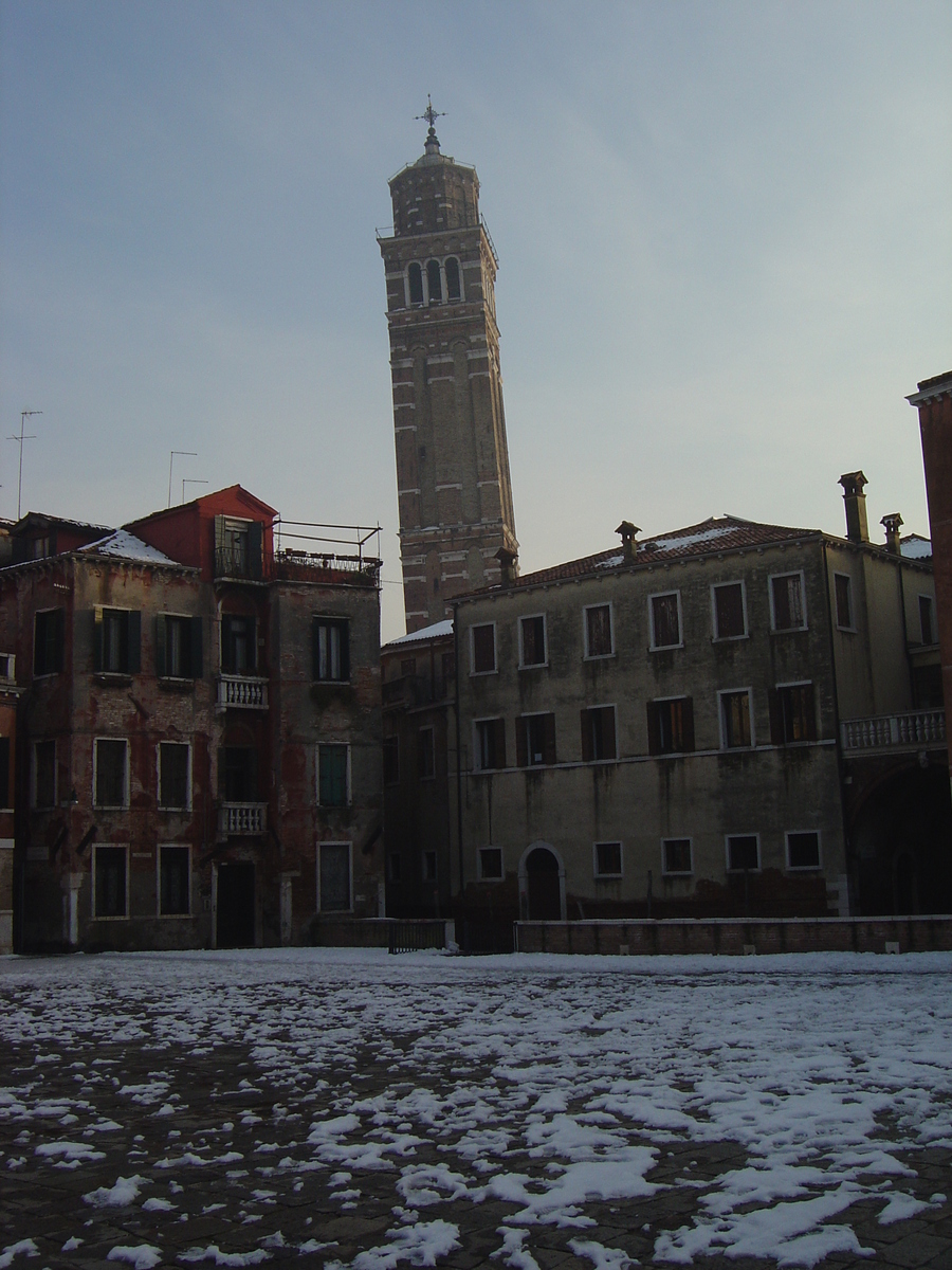 Picture Italy Venice 2005-03 359 - Monument Venice