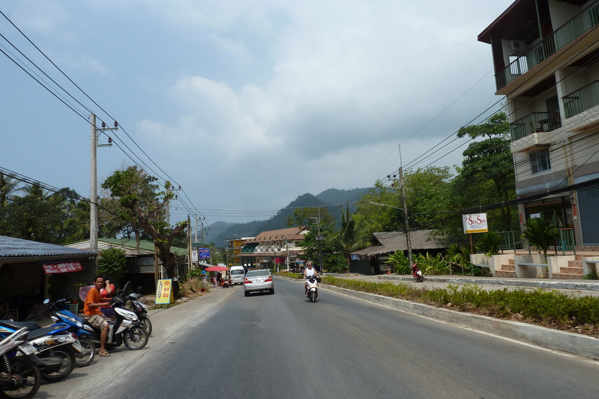 Picture Thailand Ko Chang Island road 2011-02 79 - Resort Island road