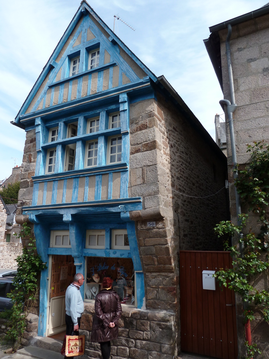 Picture France Dinan 2010-04 140 - Walking Street Dinan