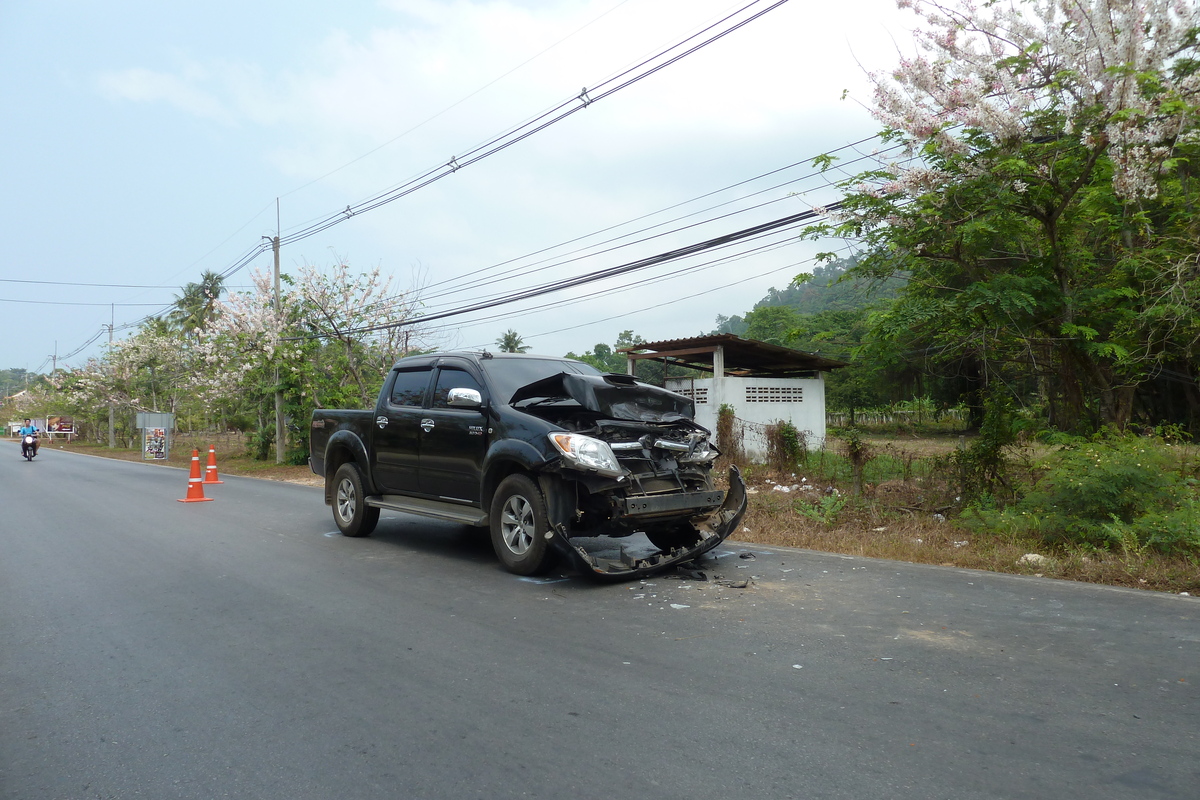 Picture Thailand Ko Chang Island road 2011-02 28 - City View Island road