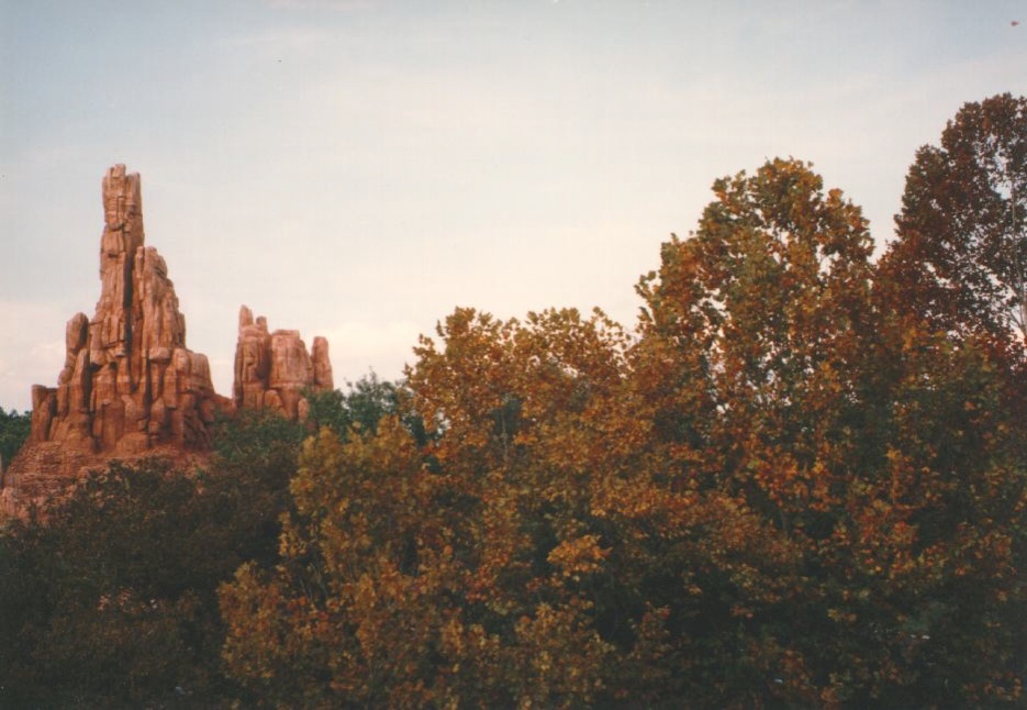 Picture United States Orlando Disney Land 1991-11 26 - Hotel Pools Disney Land