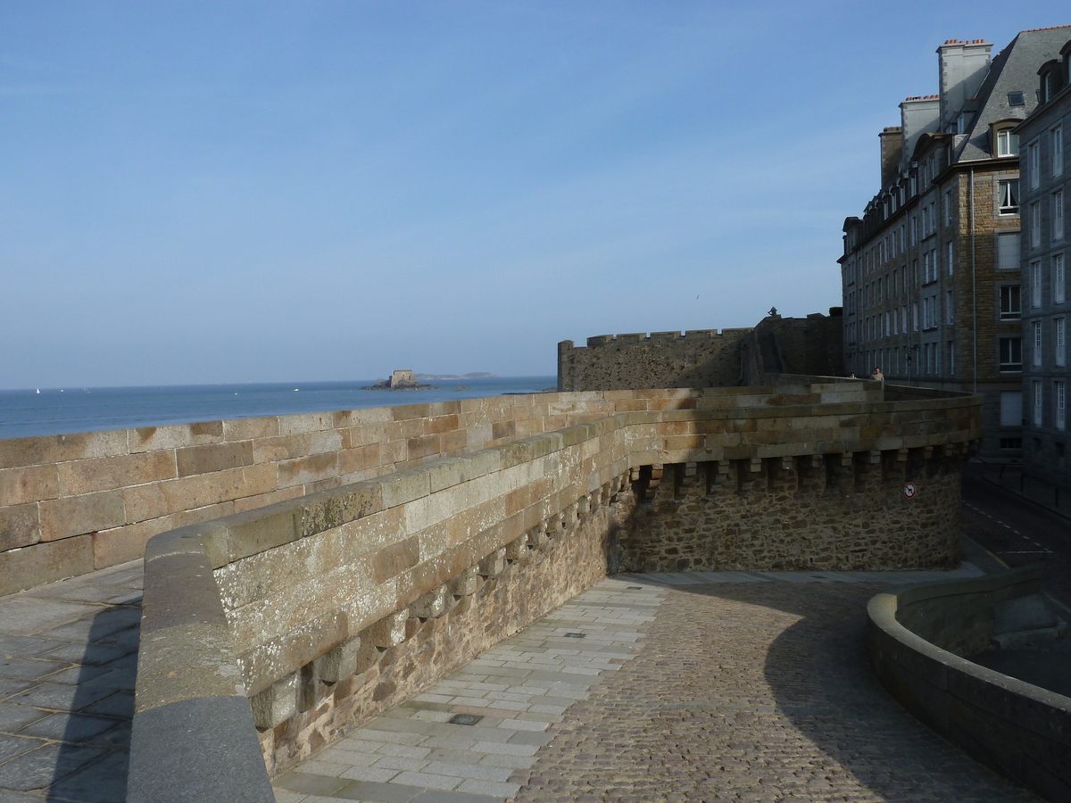 Picture France St Malo 2010-04 120 - Monument St Malo