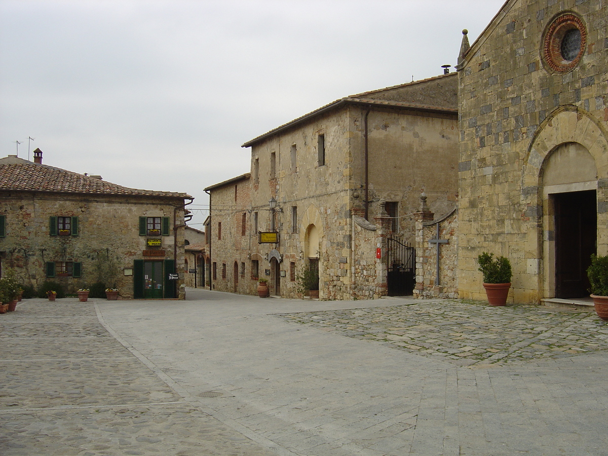 Picture Italy Monteriggioni 2004-03 8 - City View Monteriggioni