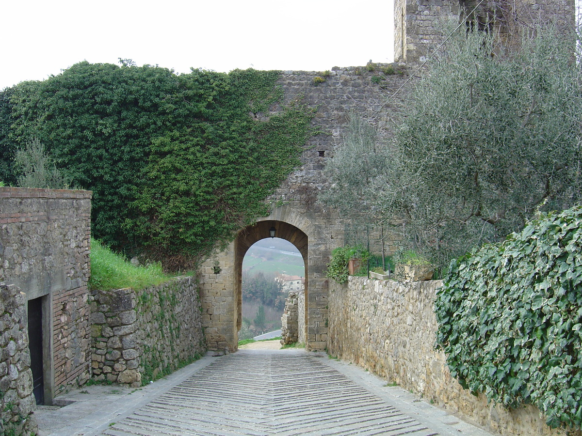 Picture Italy Monteriggioni 2004-03 4 - Night Monteriggioni