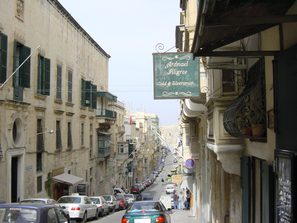 Picture Malta Valletta 2001-03 7 - Shopping Valletta