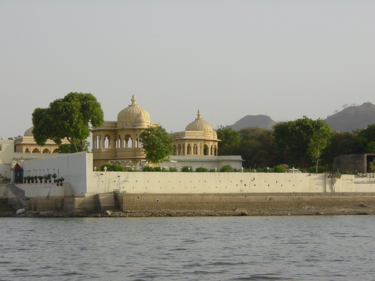 Picture India Udaipur 2003-05 151 - Lake Udaipur