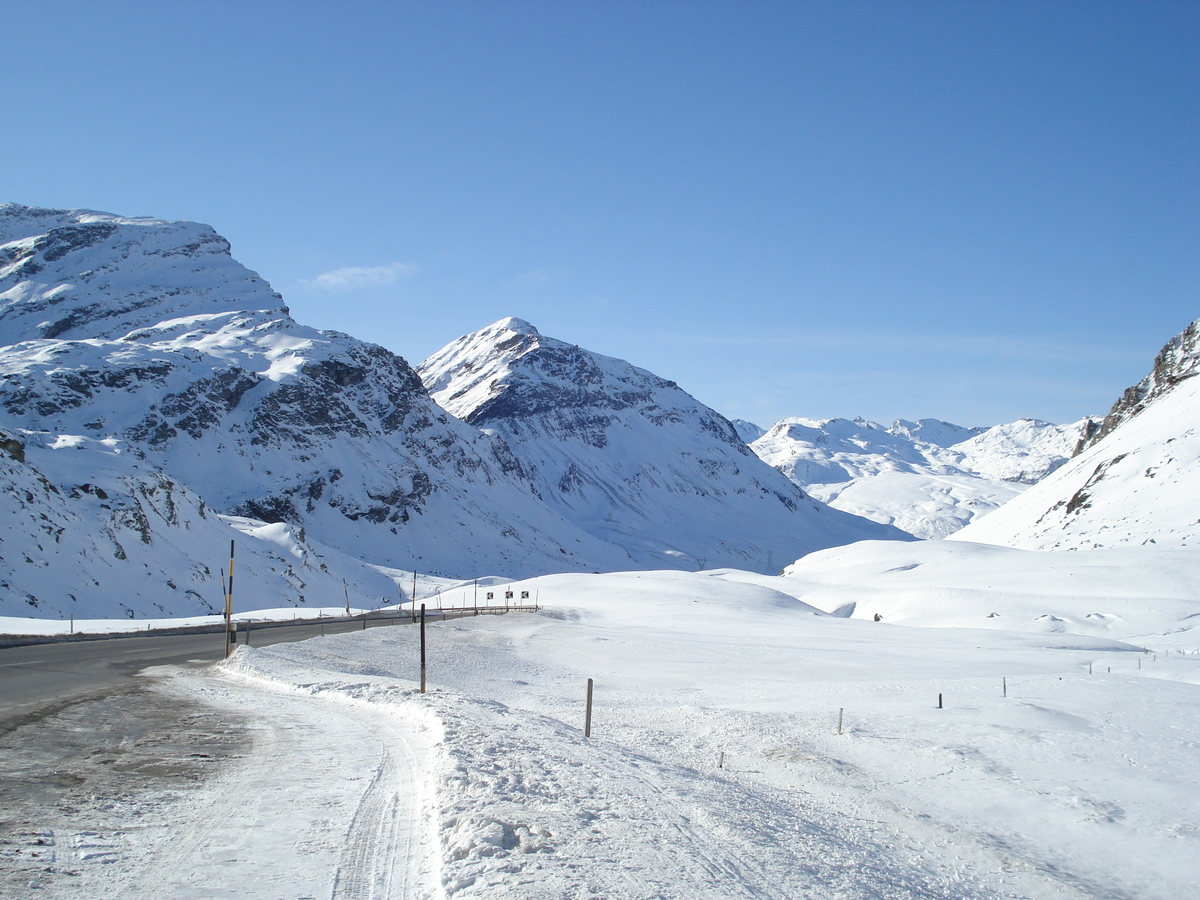 Picture Swiss Chur to St Moritz Road 2007-01 24 - Room Chur to St Moritz Road