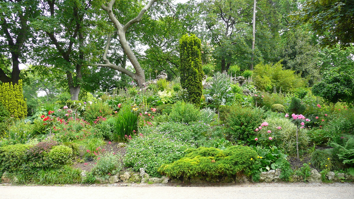 Picture France Paris Monceau Garden 2007-06 14 - Hot Season Monceau Garden