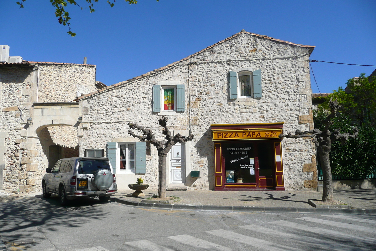 Picture France Mouries 2008-04 1 - Restaurants Mouries