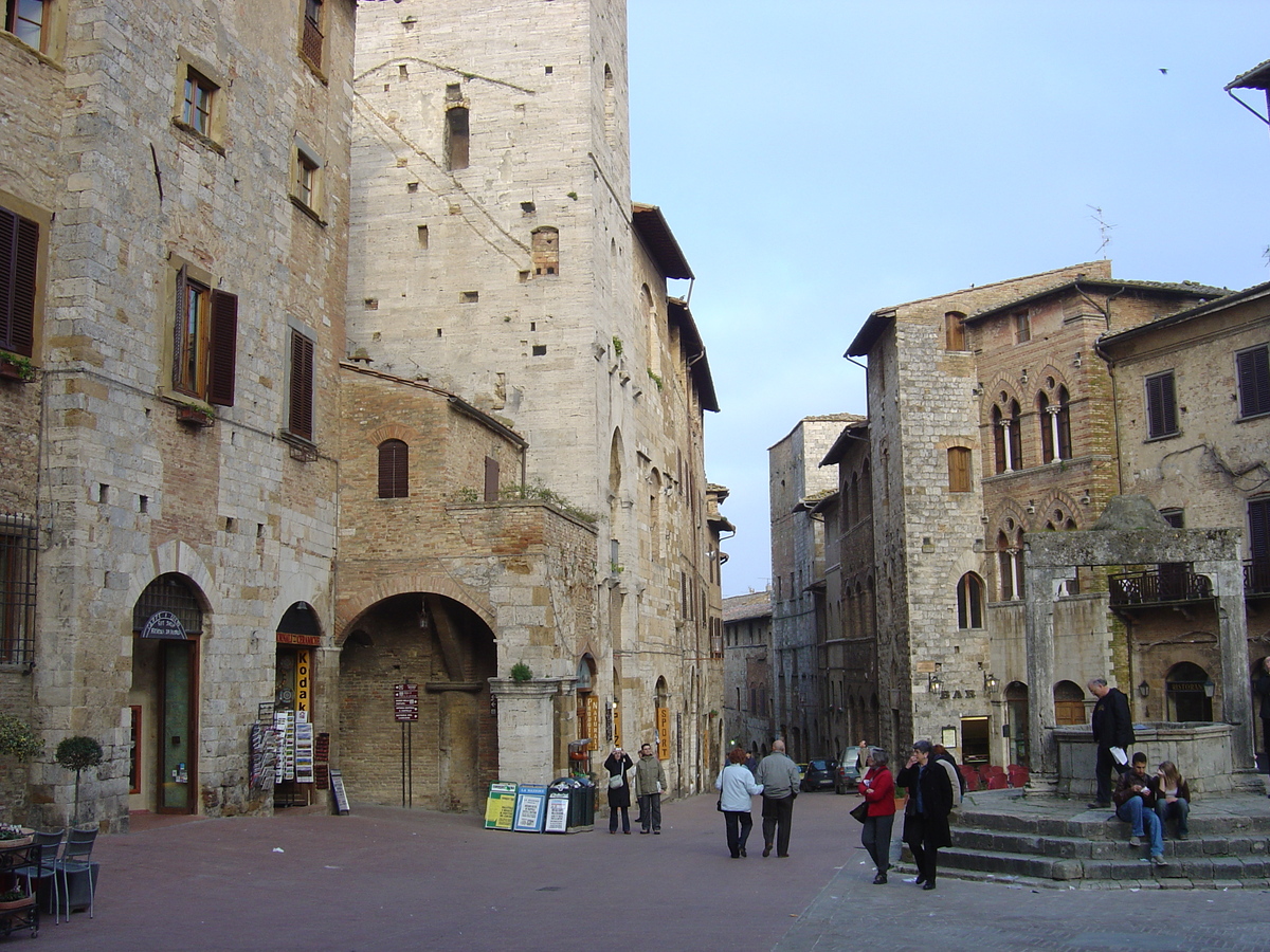 Picture Italy San Gimignano 2004-03 6 - Room San Gimignano