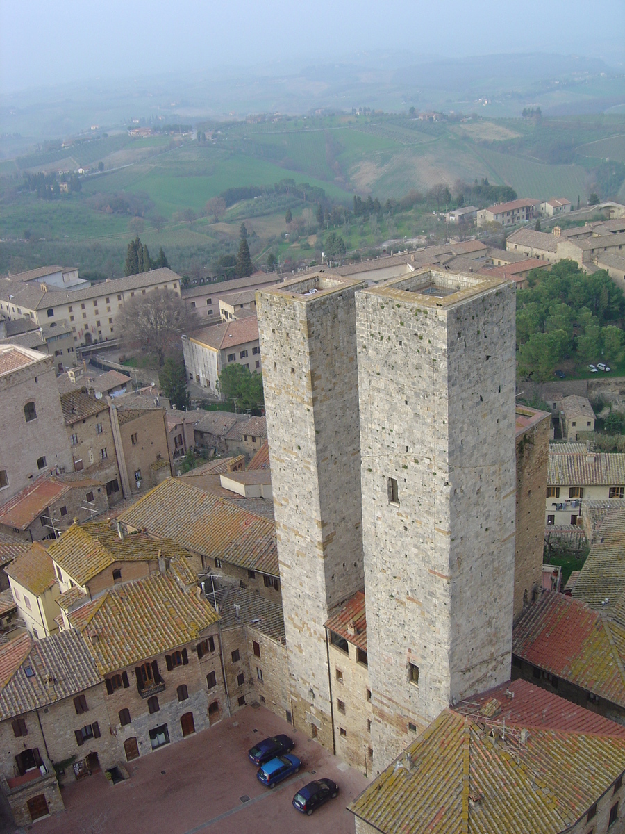 Picture Italy San Gimignano 2004-03 7 - Cheap Room San Gimignano