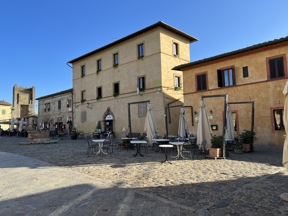 Picture Italy Monteriggioni 2021-09 28 - Hotel Pool Monteriggioni