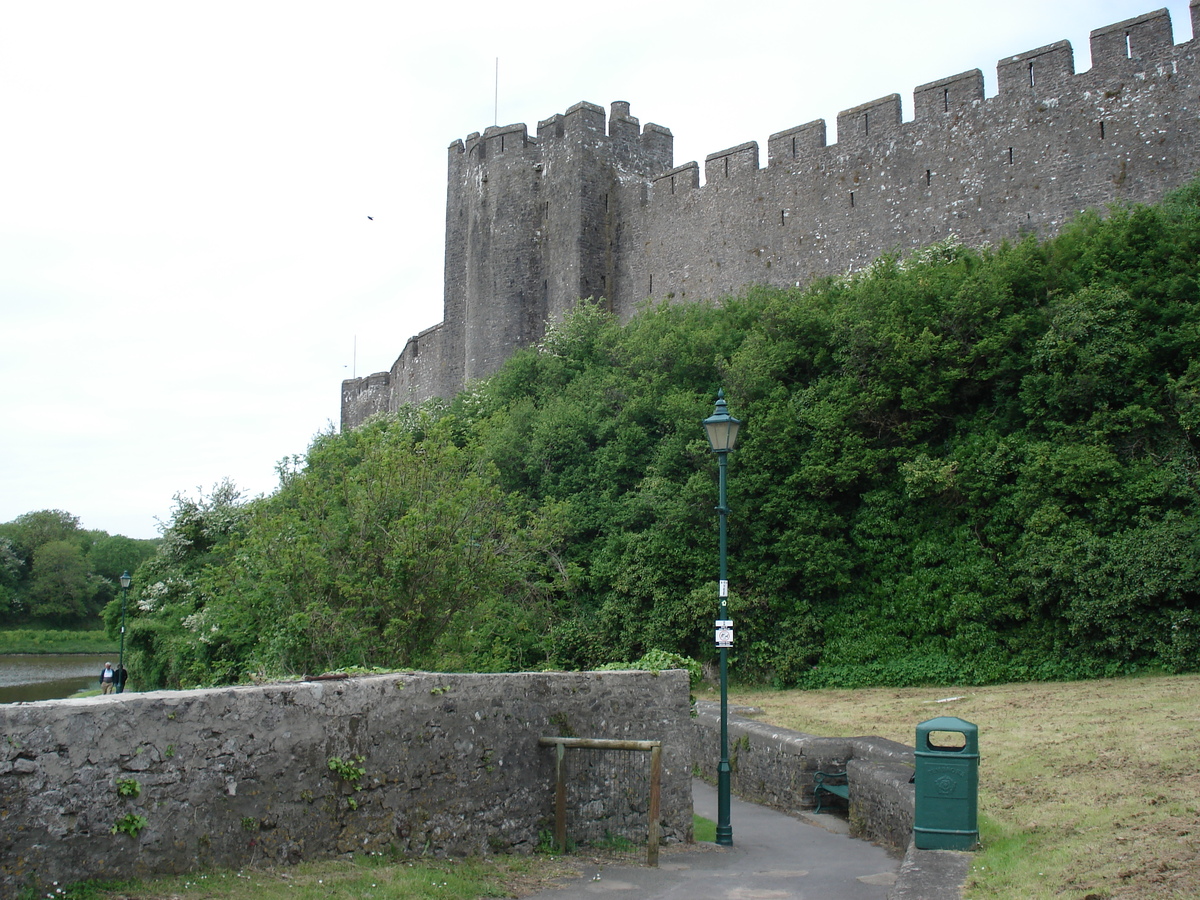 Picture United Kingdom Pembrokeshire Pembroke Castle 2006-05 9 - Hot Season Castle