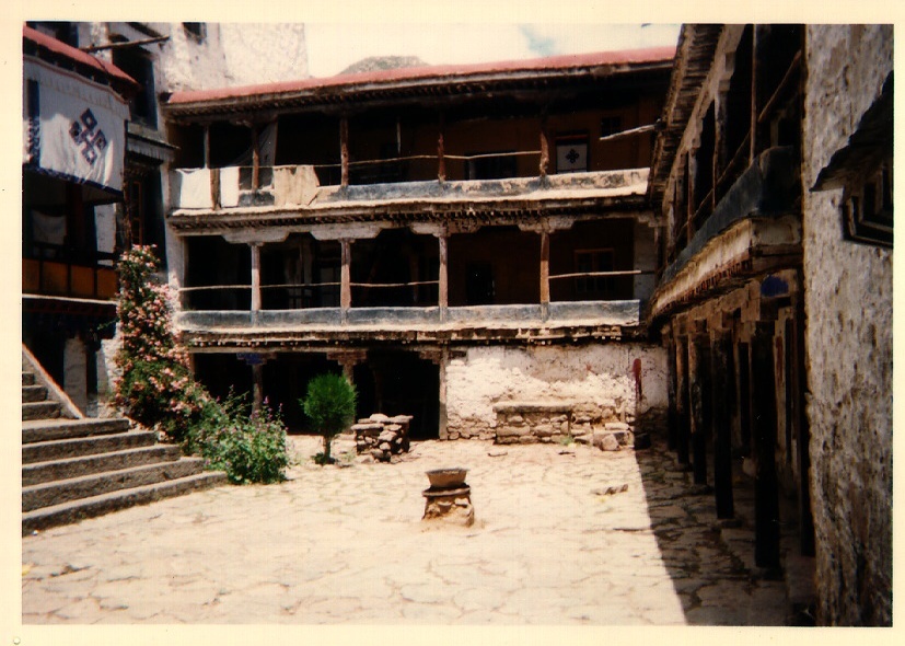 Picture Tibet 1994-07 12 - Street Tibet