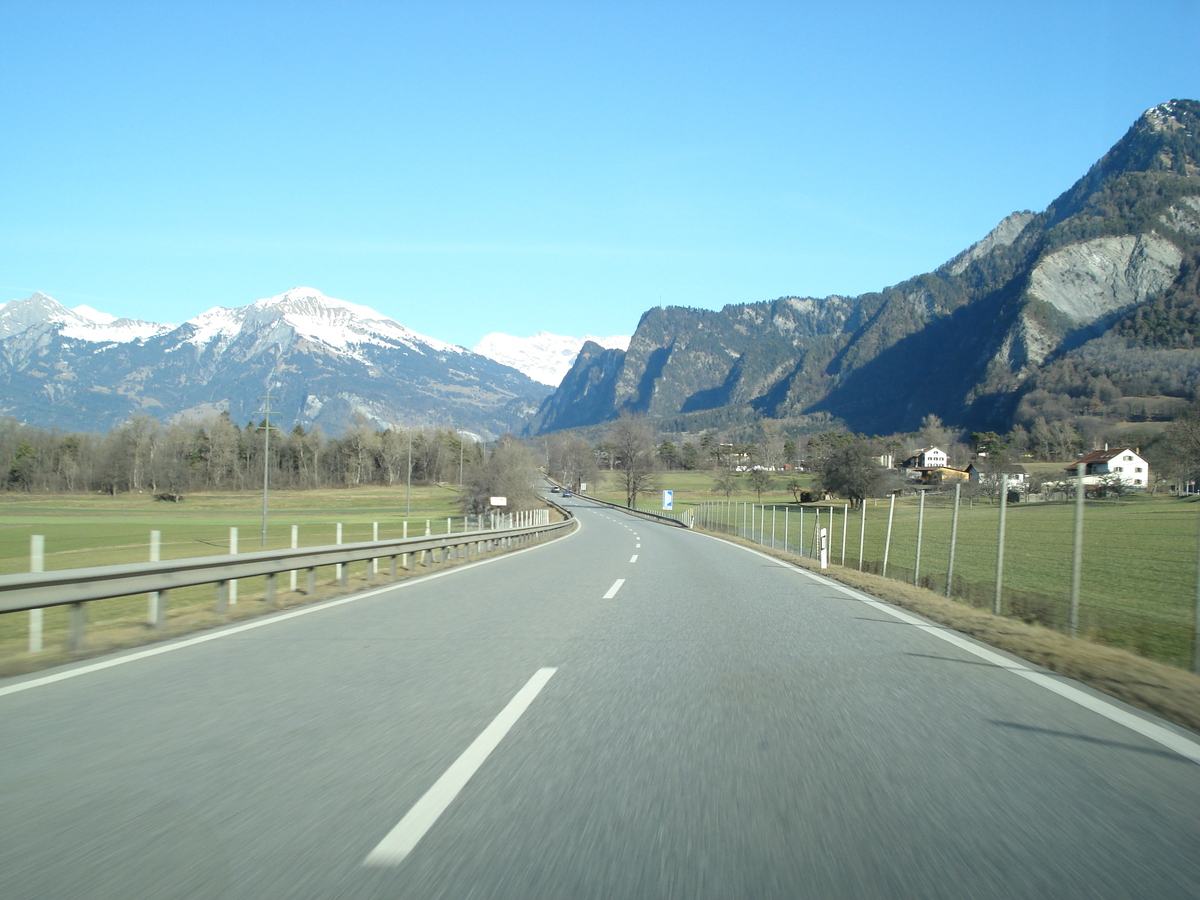 Picture Swiss Chur to Vaduz Road 2007-01 3 - Savings Chur to Vaduz Road