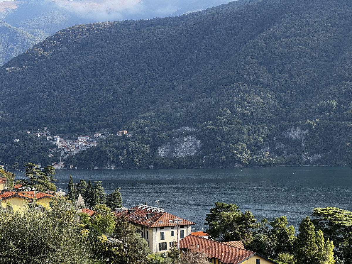 Picture Italy Lago di Como 2023-10 12 - Waterfall Lago di Como