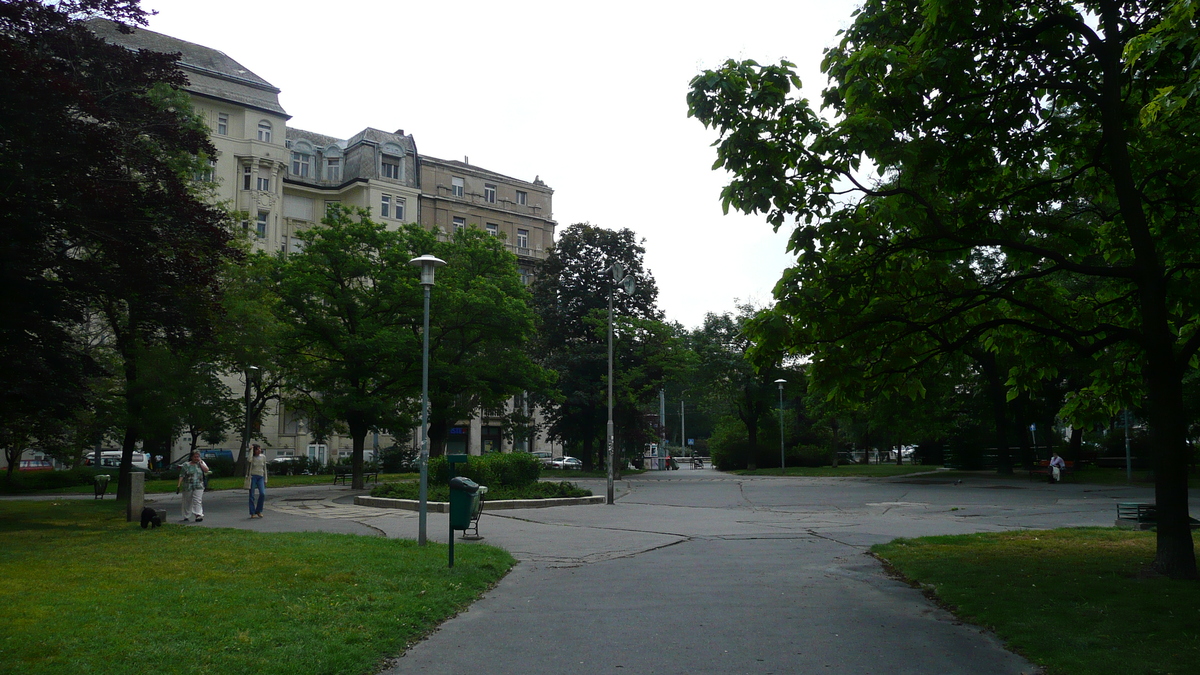 Picture Hungary Budapest Budapest Parliament 2007-06 63 - Streets Budapest Parliament