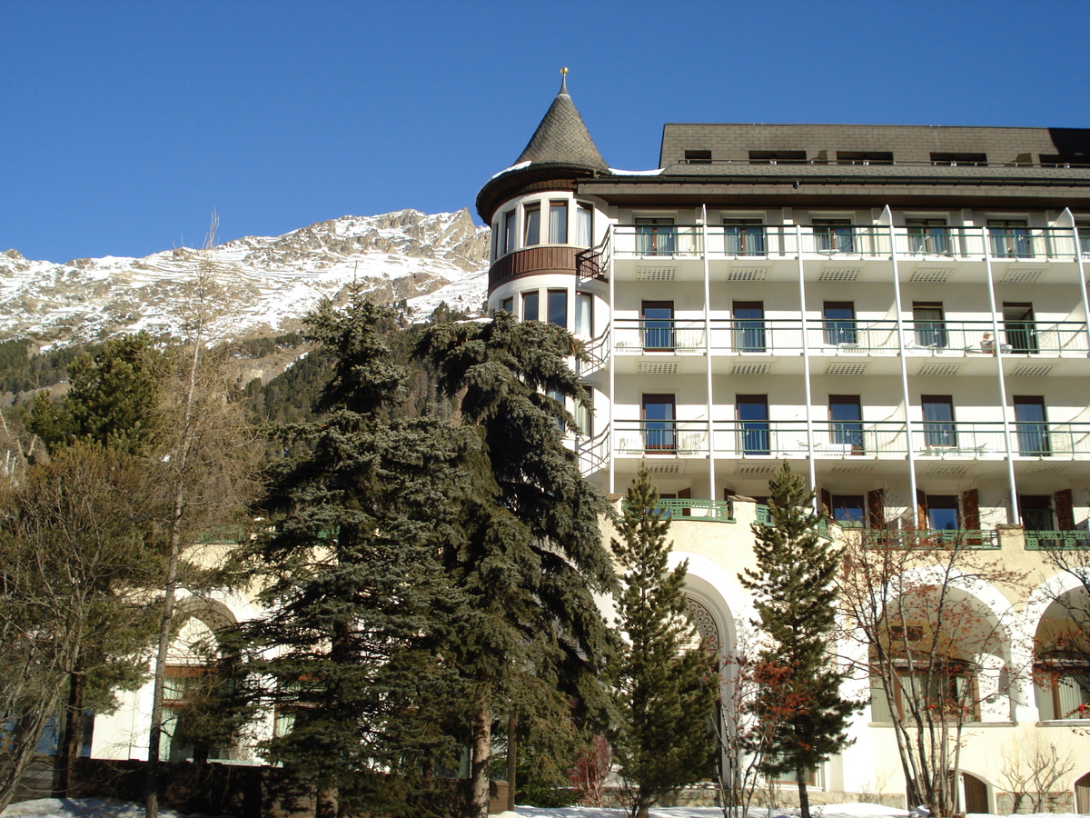 Picture Swiss Pontresina 2007-01 22 - Walking Street Pontresina