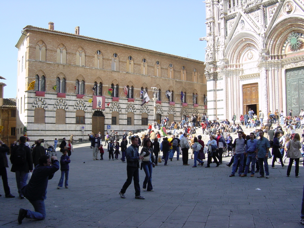 Picture Italy Siena 2002-04 30 - Street Siena