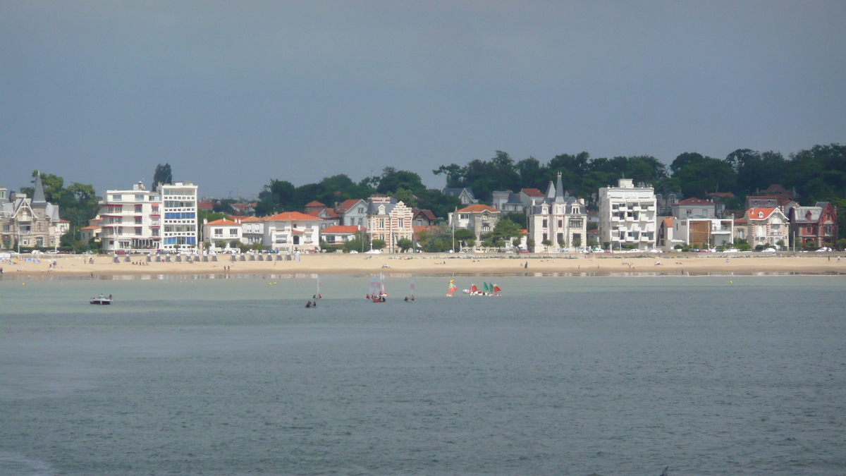 Picture France Gironde estuary 2007-08 30 - Hotel Pool Gironde estuary