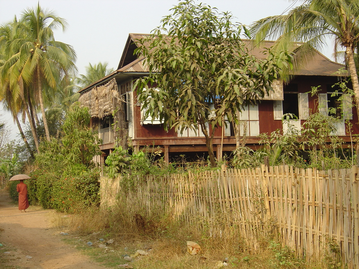 Picture Myanmar Dawei (TAVOY) 2005-01 111 - Streets Dawei (TAVOY)