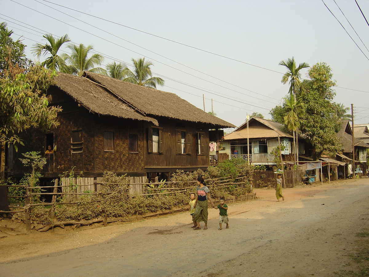 Picture Myanmar Dawei (TAVOY) 2005-01 141 - Sauna Dawei (TAVOY)