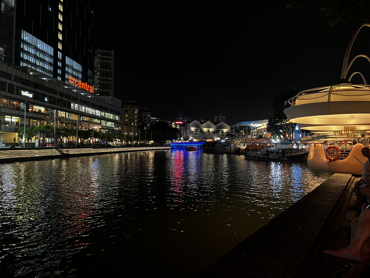 Picture Singapore Clarke Quay 2023-01 58 - Waterfalls Clarke Quay