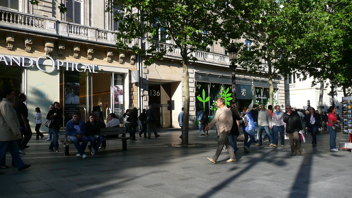 Picture France Paris Champs Elysees 2007-04 125 - Shopping Champs Elysees