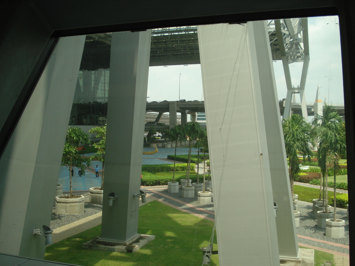 Picture Thailand Bangkok Suvarnabhumi Airport 2007-02 31 - Lake Suvarnabhumi Airport