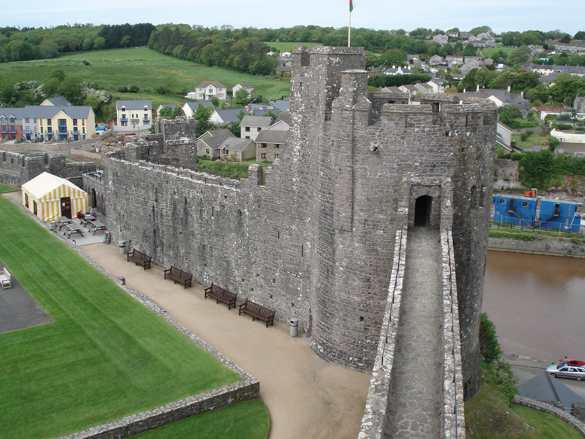 Picture United Kingdom Pembrokeshire Pembroke Castle 2006-05 29 - Monuments Castle