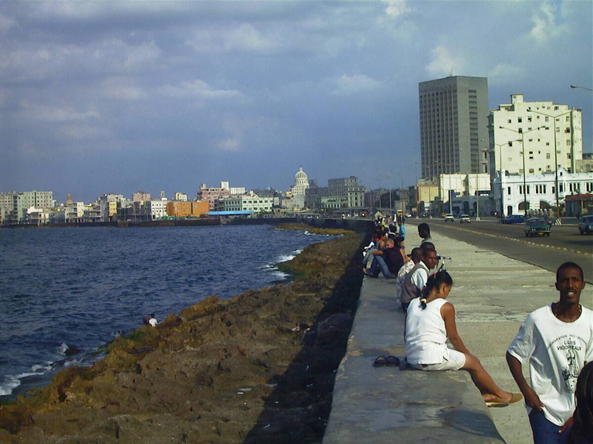 Picture Cuba Havana 1999-04 54 - Monument Havana