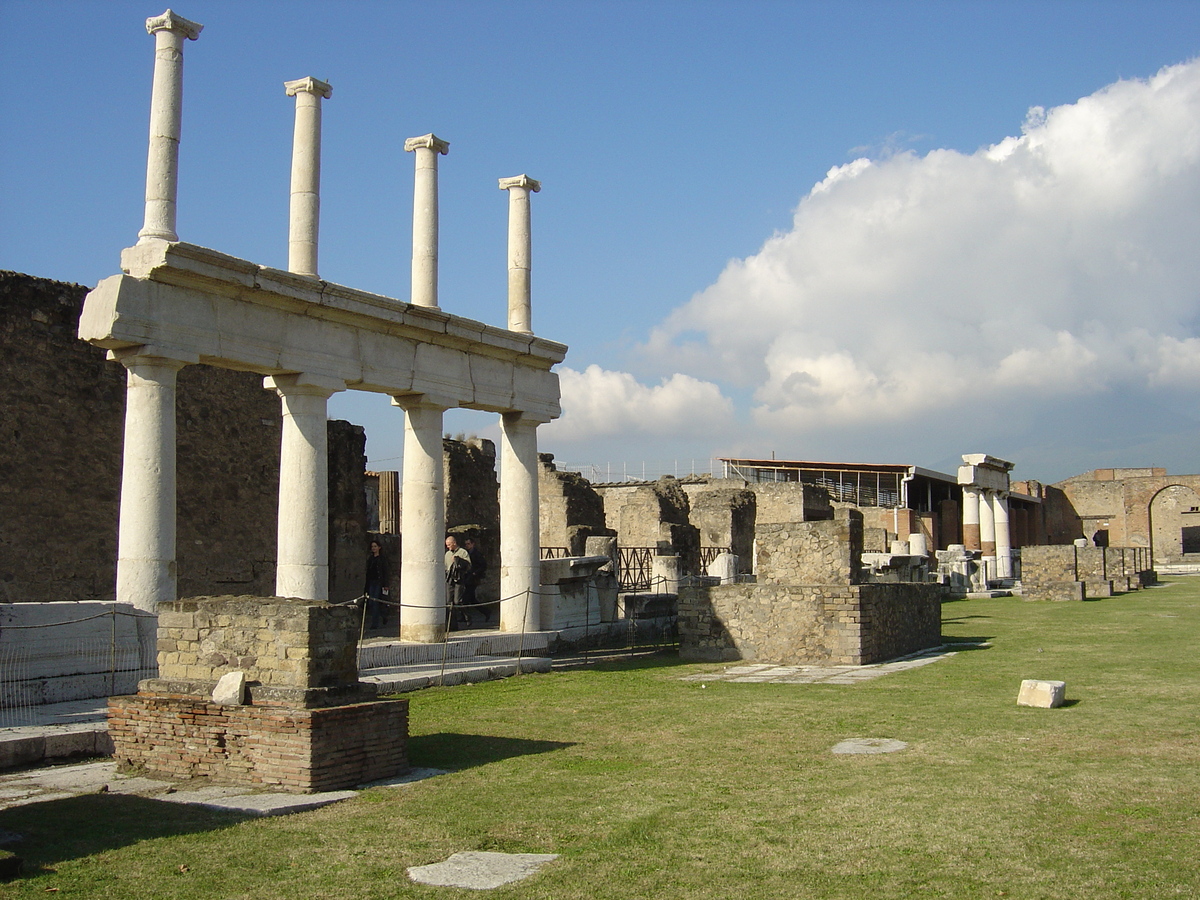 Picture Italy Pompei 2004-11 76 - City View Pompei