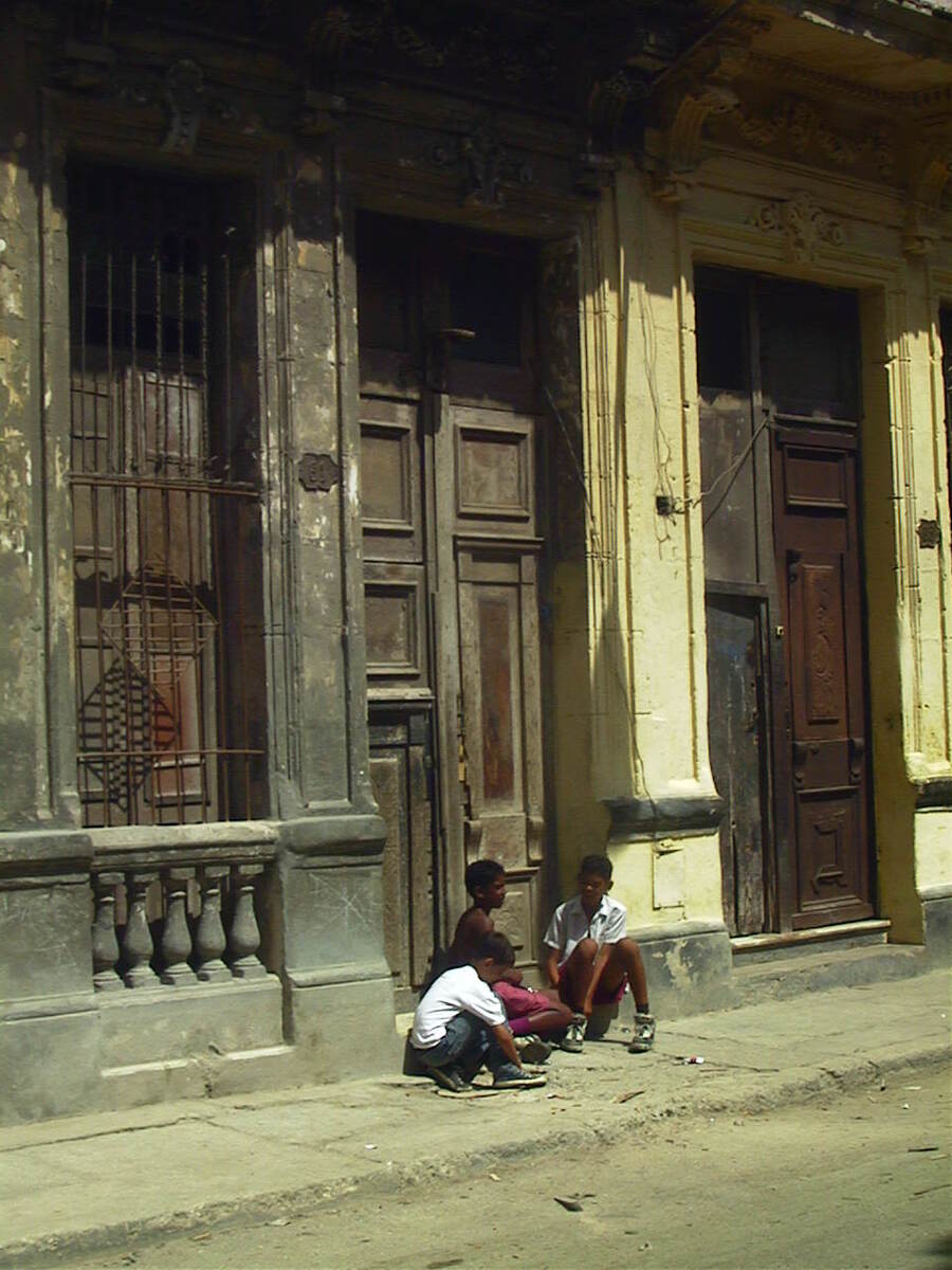 Picture Cuba Havana 1999-04 46 - Shopping Havana